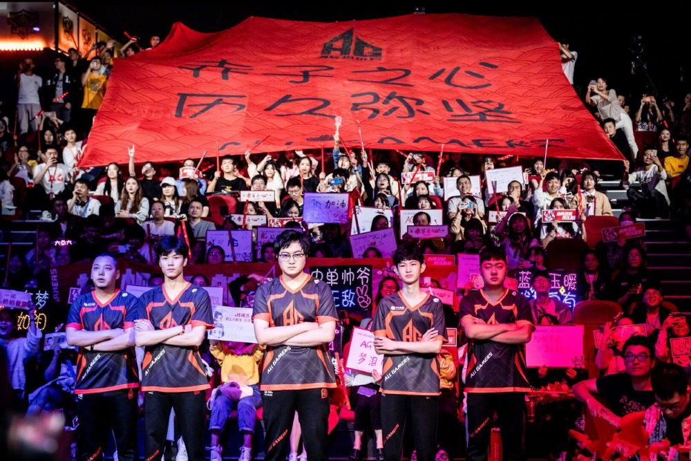 他在攻守两